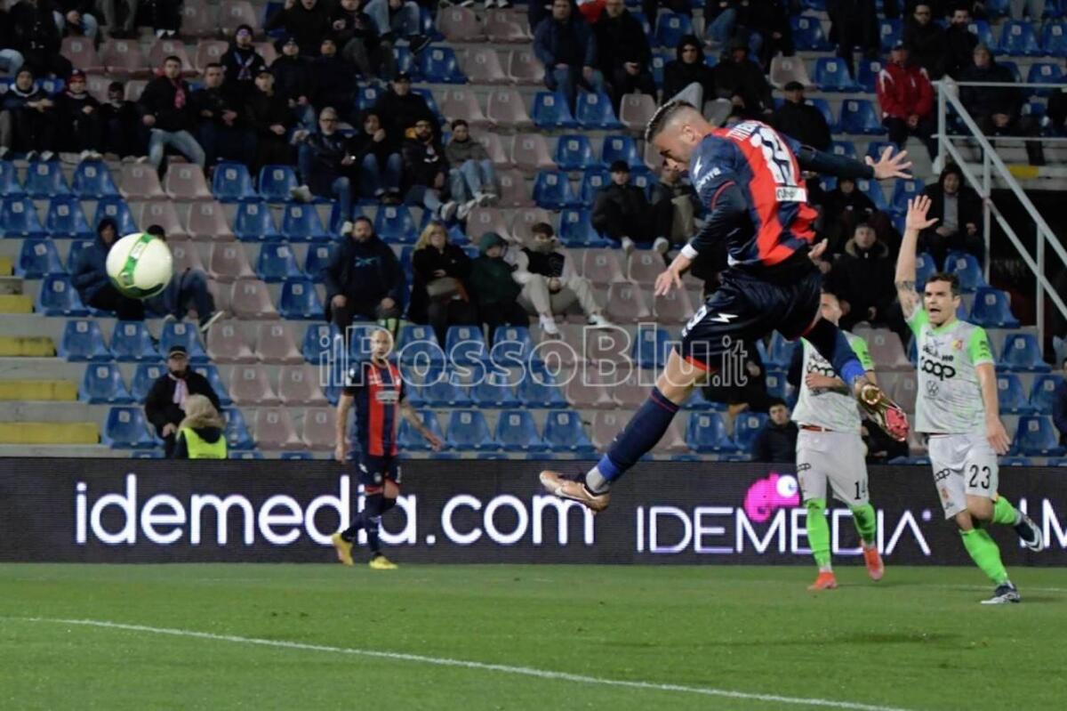 Serie C | Girone d'andata al termine, come lo scorso anno Crotone in corsa per la promozione - 