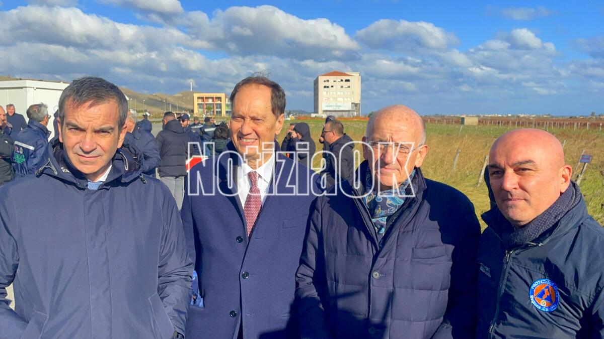 Melissa - Tra poco l’abbattimento di Palazzo Mangeruca, il ministro Ciriani: “Una vittoria per i cittadini per bene della Calabria” - Roberto Occhiuto, Luca Ciriani, Paolo Sisto, Raffaele Falbo
