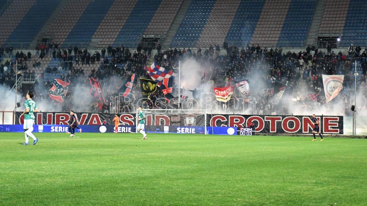 #CrotoneAvellino 0-1 | Il Crotone va sotto contro un grande Avellino - 