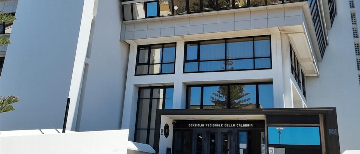 Calabria - Un nuovo look "sostenibile" per la sede del Consiglio regionale - 