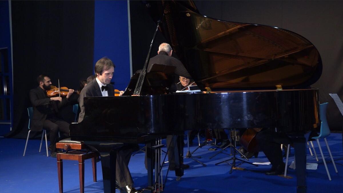 Crotone - Il pianista Michelangelo Carbonara conquista il pubblico - 