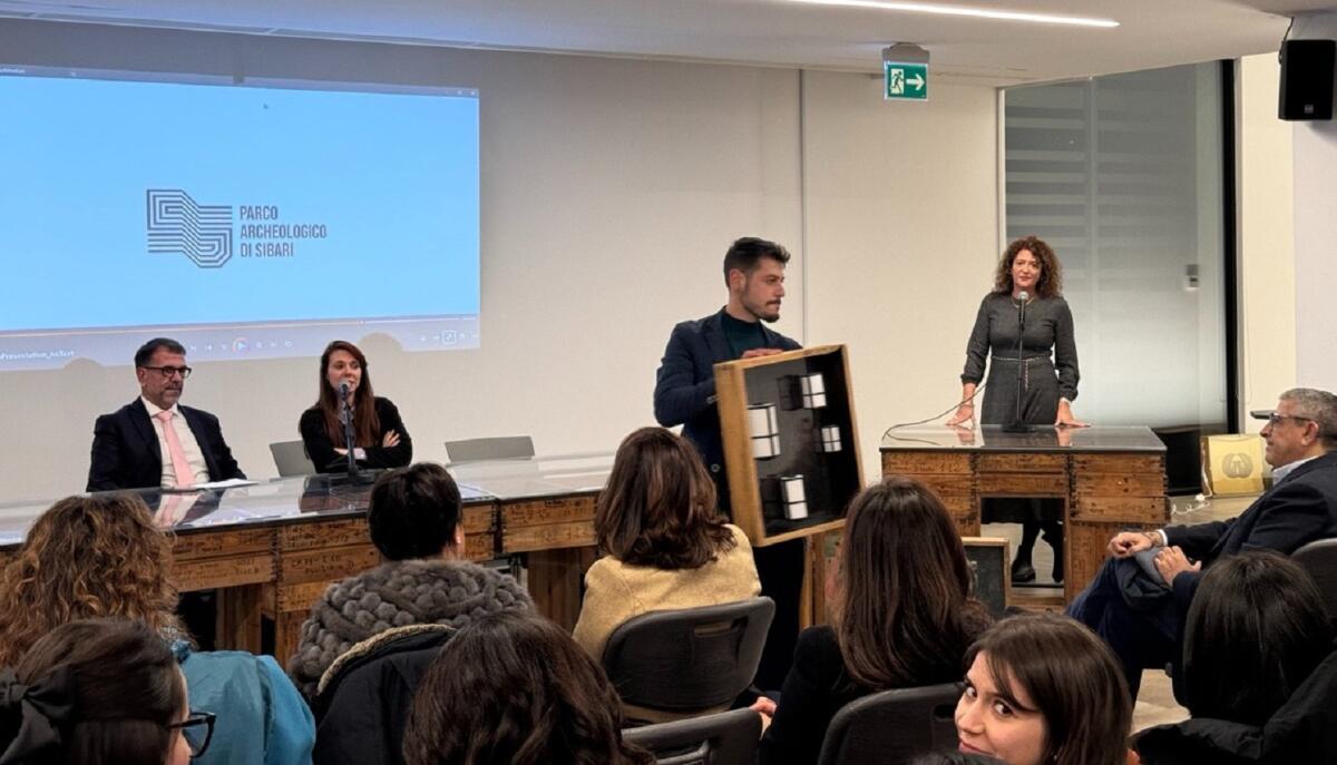 Contro la violenza sulle donne asta benefica, presente anche il Pertini-Santoni - 