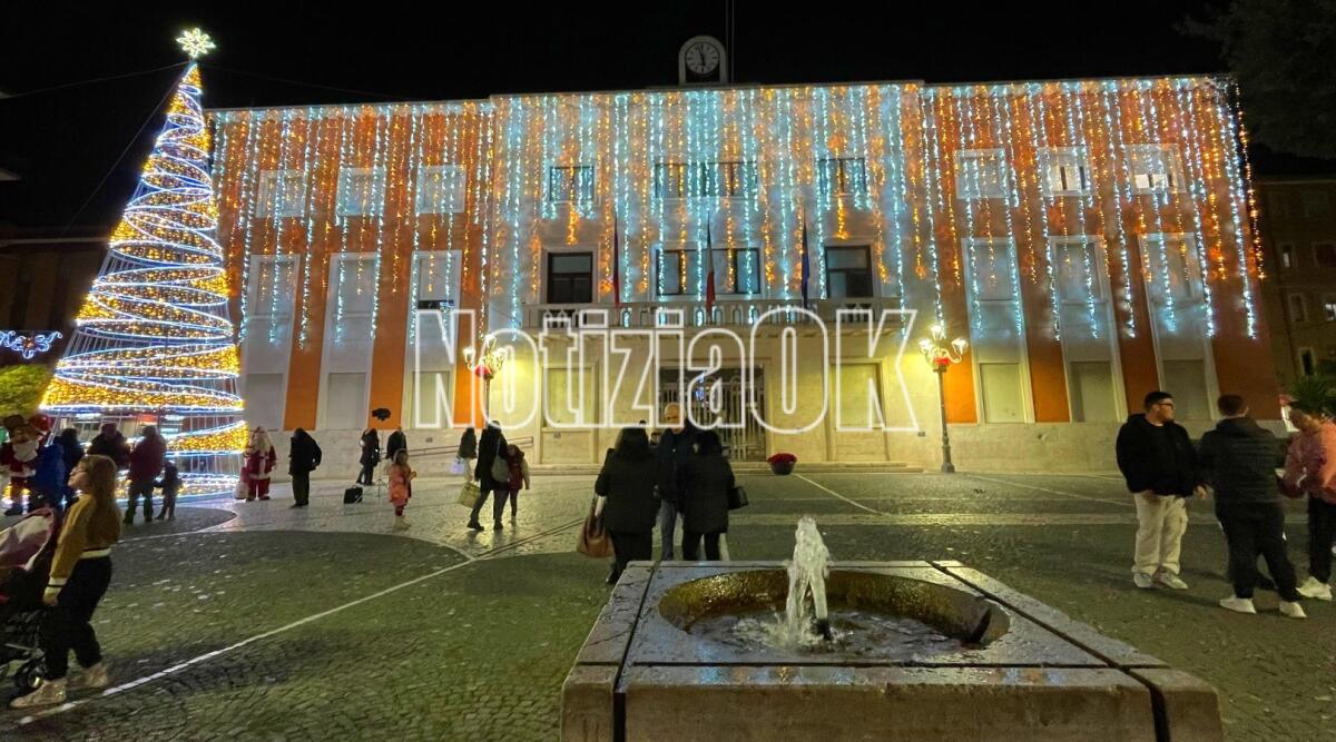 Crotone - Si accende ancora di luce il centro della città - 