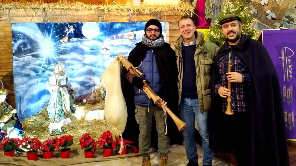 Camigliatello Silano, tutto pronto per la casa di Babbo Natale - 