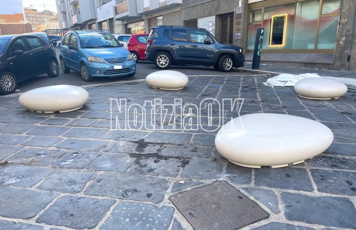 Crotone - Posizionati i nuovi New Jersey a sasso - 