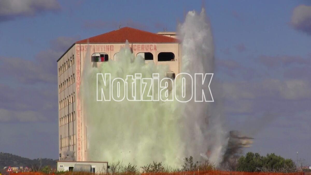 (VIDEO) In due secondi cancellato "lo scarabocchio della Calabria e della sua costa jonica" - 