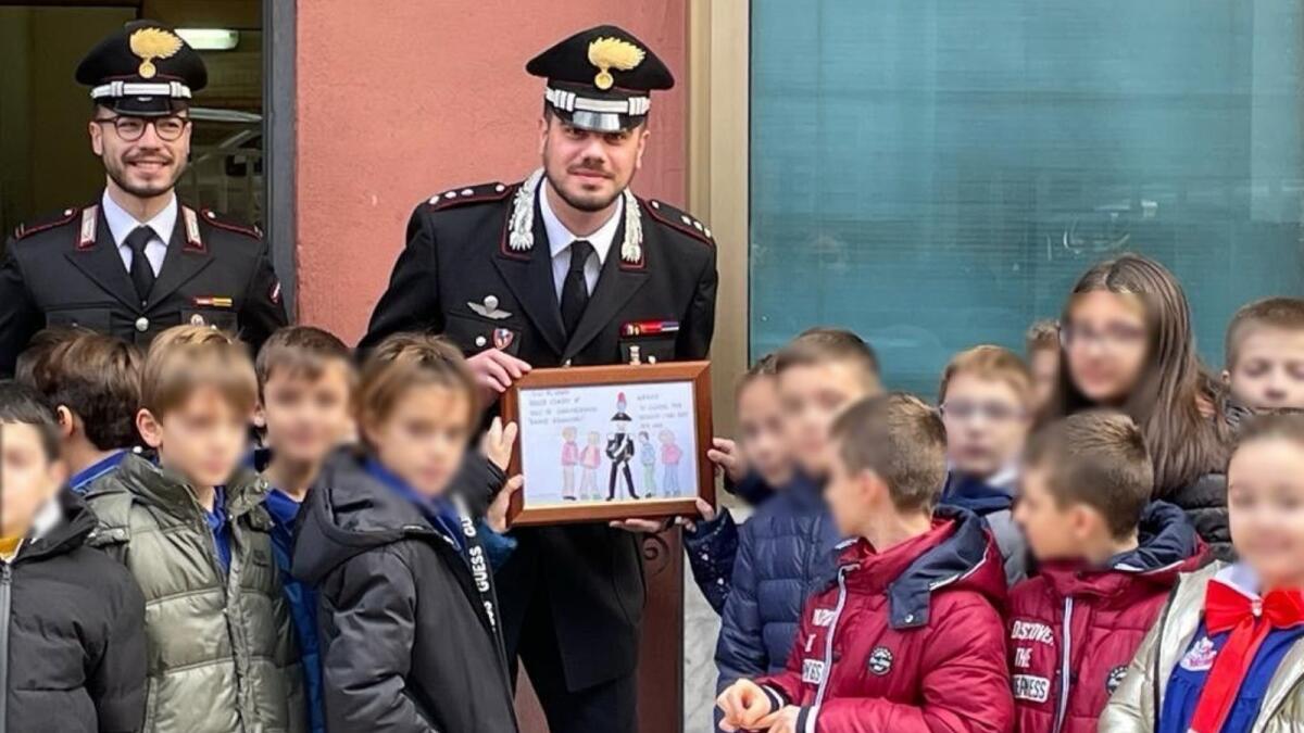 Petilia Policastro (KR) - I bambini a lezione dai Carabinieri - 