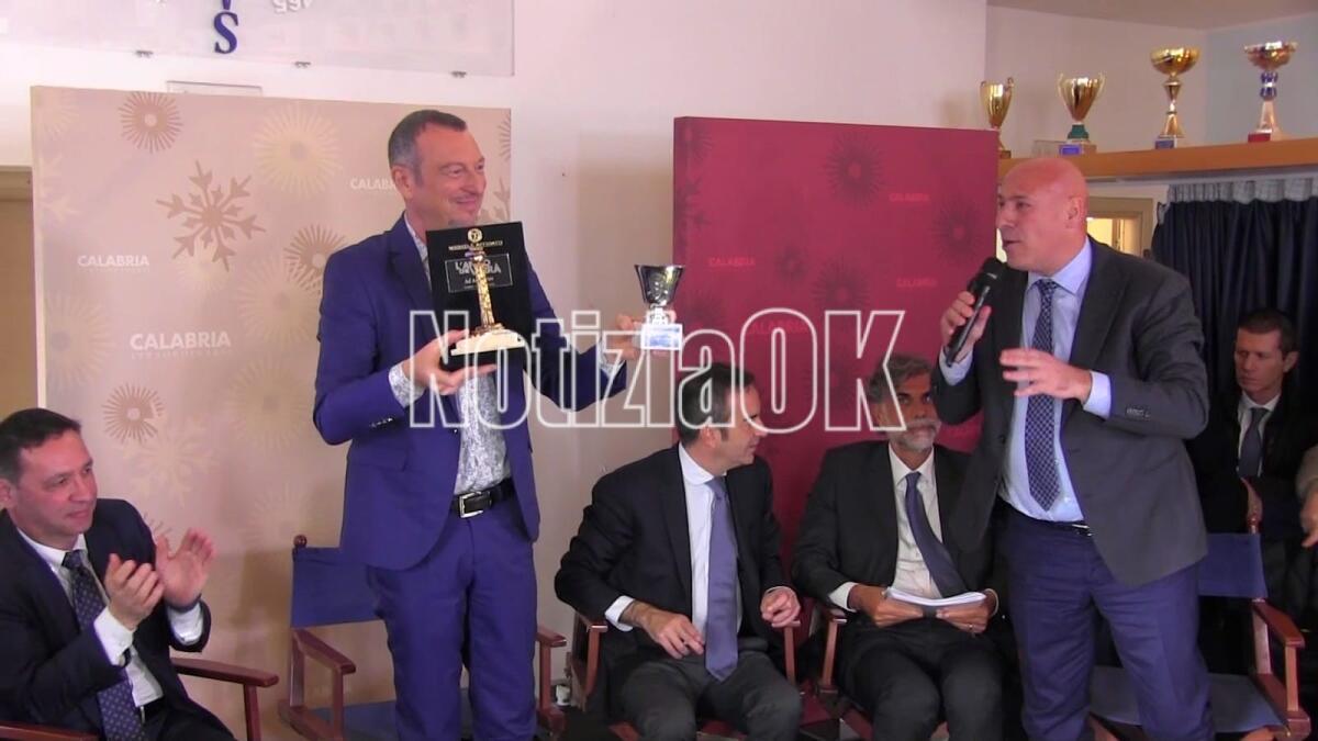 #CapodannoRai - Amadeus: "Venite a Crotone, è una terra meravigliosa" - 