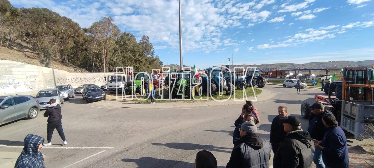 Crotone - Stop ai presidi, le strade devono essere sbloccate - 