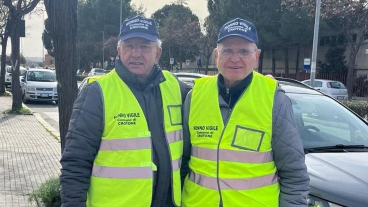 Crotone - Nuovi "nonno vigile" al servizio dei piccoli studenti - 