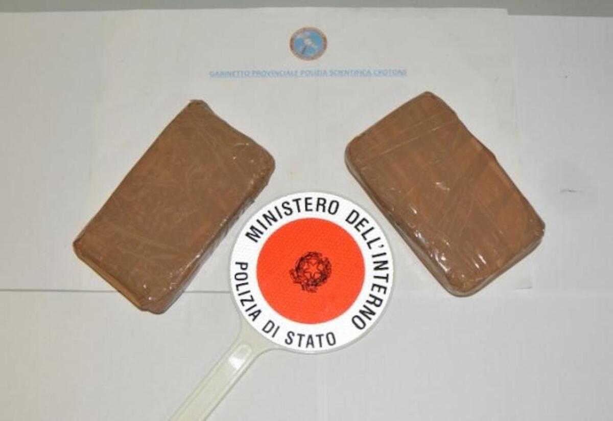 Crotone - Un altro arresto delle volanti per detenzione di droga in zona Cantorato - 