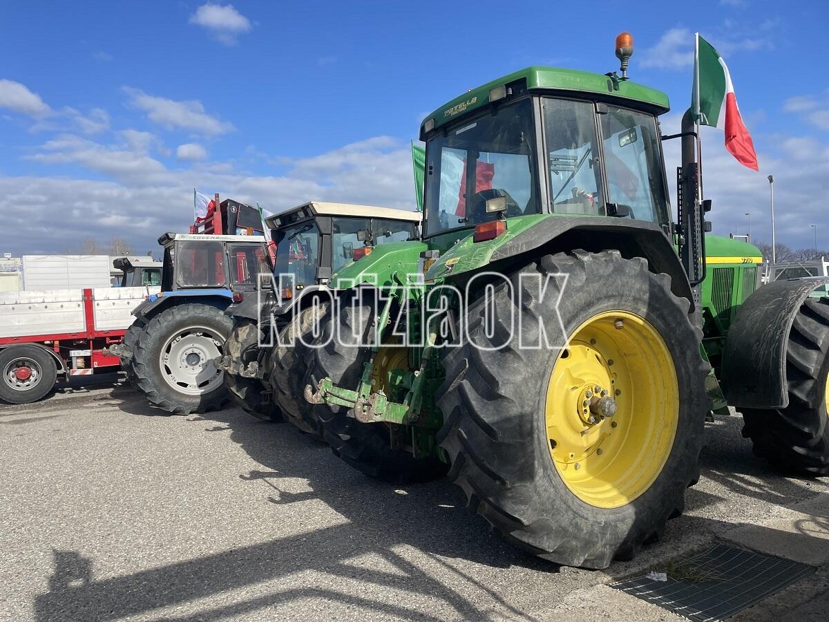 Crotone, non si ferma la protesta degli agricoltori - 