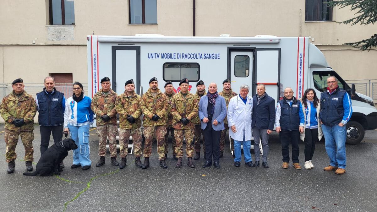 Calabria - Giornata di donazione in caserma con gli uomini e le donne dell'Esercito - 