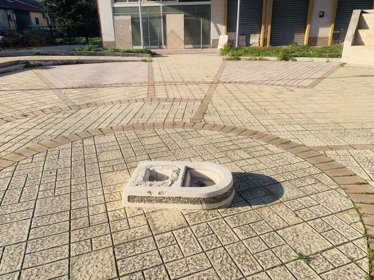Crotone - Nel cuore della Marinella la fontana che non c'è più... - 
