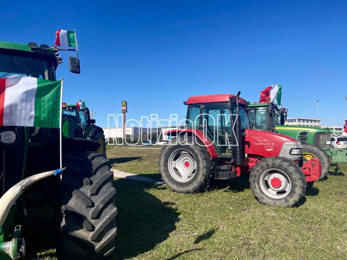 Crotone - La protesta degli agricoltori si sposta in città - 