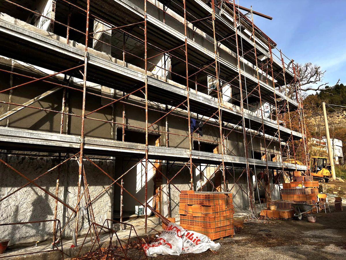 Caccuri, lavori di ristrutturazione della scuola media: attivati due grandi cantieri - 