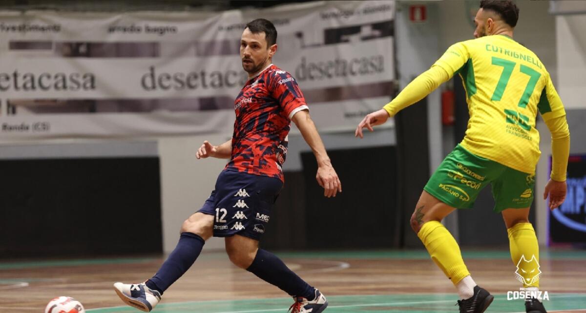 Calcio a 5 - La Pirossigeno Cosenza non completa la rimonta: battuta dal Sala Consilina - 
