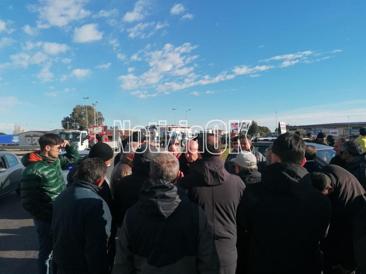 Crotone - La protesta degli agricoltori continua: da Passovecchio non si passa - 