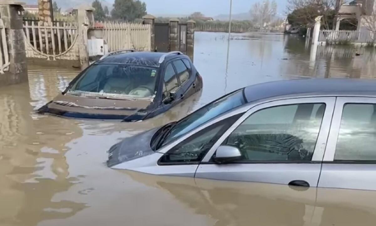 Cutro, nessun provvedimento dopo l'esondazione del Tacina: la denuncia dei cittadini - 