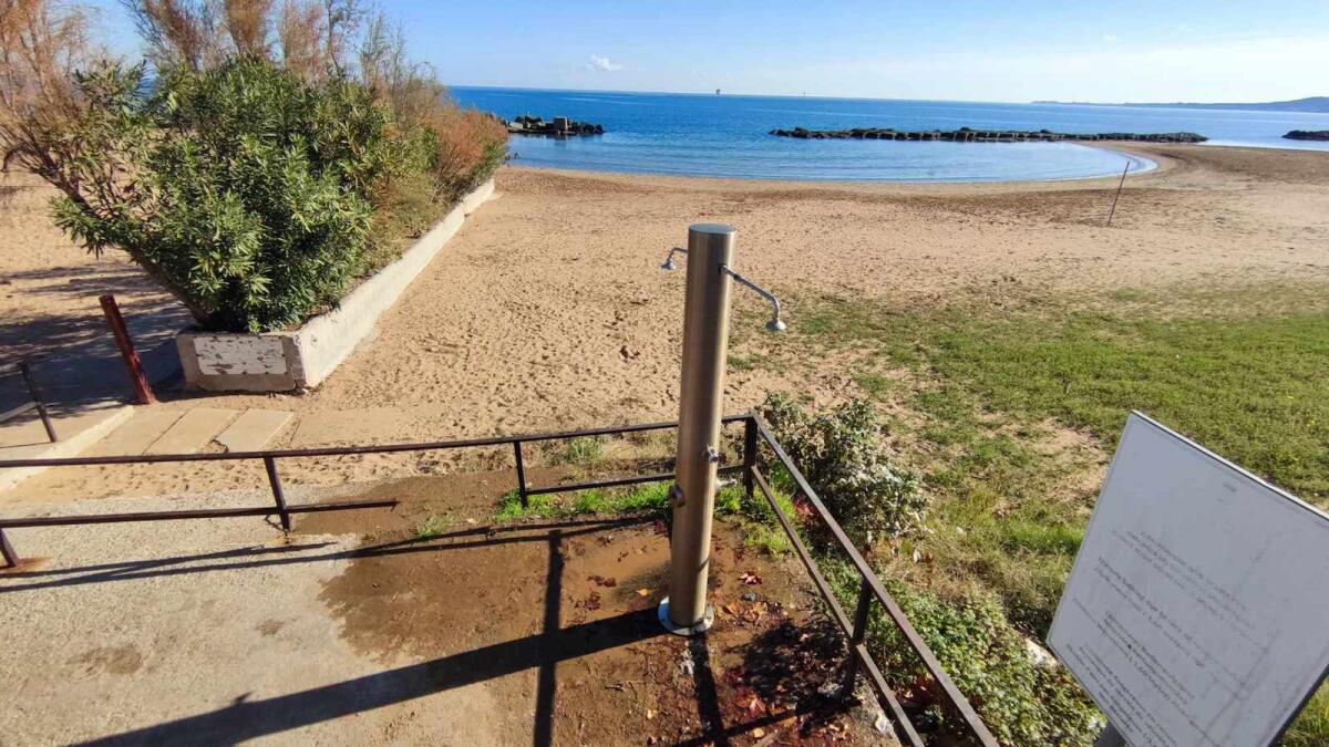 Nei quartieri di Crotone: lungomare, bisogna fare attenzione ai parapetti pericolosi - 
