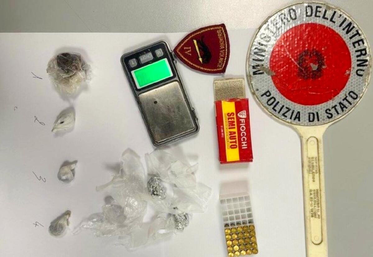 Crotone - Vede le volanti e accelera il passo: una denuncia in via Acquabona - 