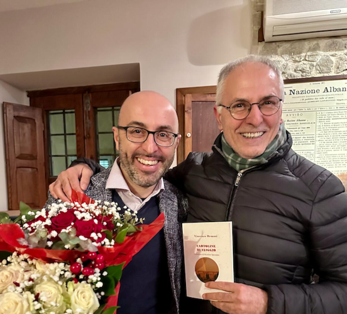 Pallagorio - Presentato  il lbro "Cartoline di Viaggio" di Vincenzo Demasi - 