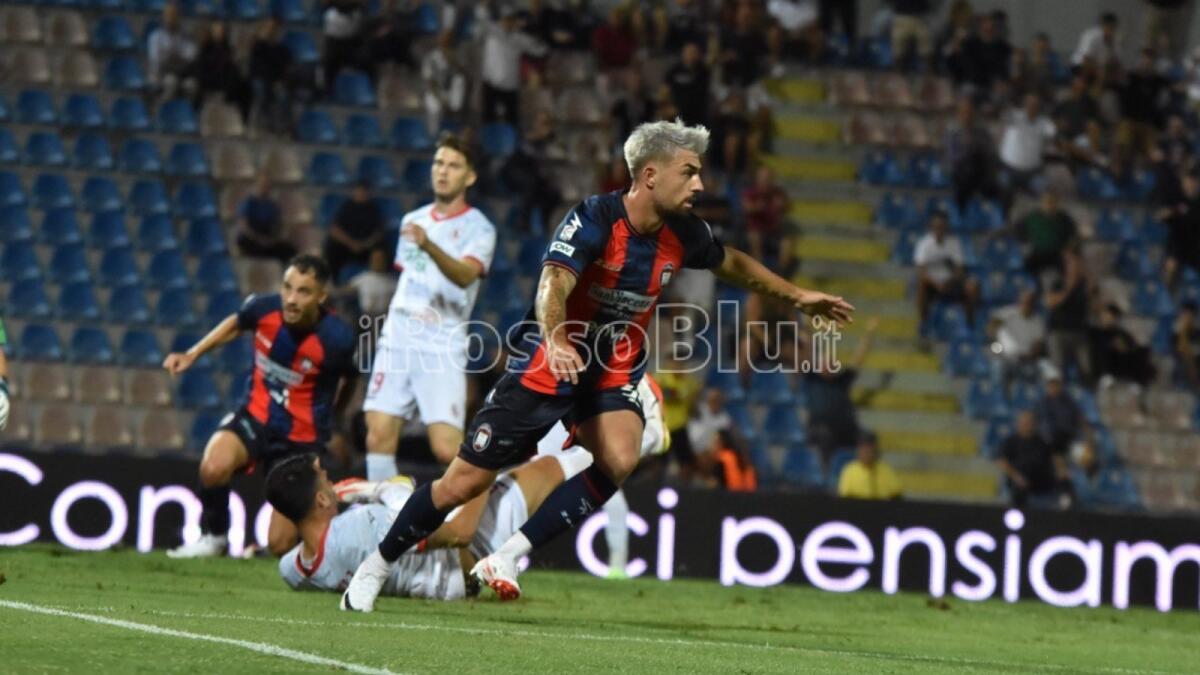 Calciomercato | Crotone, c'è un addio: si conclude l'esperienza in rossoblù - Dardan Vuthaj