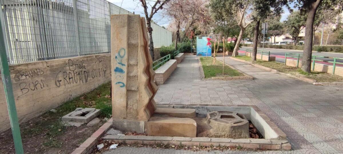 Nei quartieri di Crotone: arredamenti urbani rivedibili lungo Corso Mazzini - 