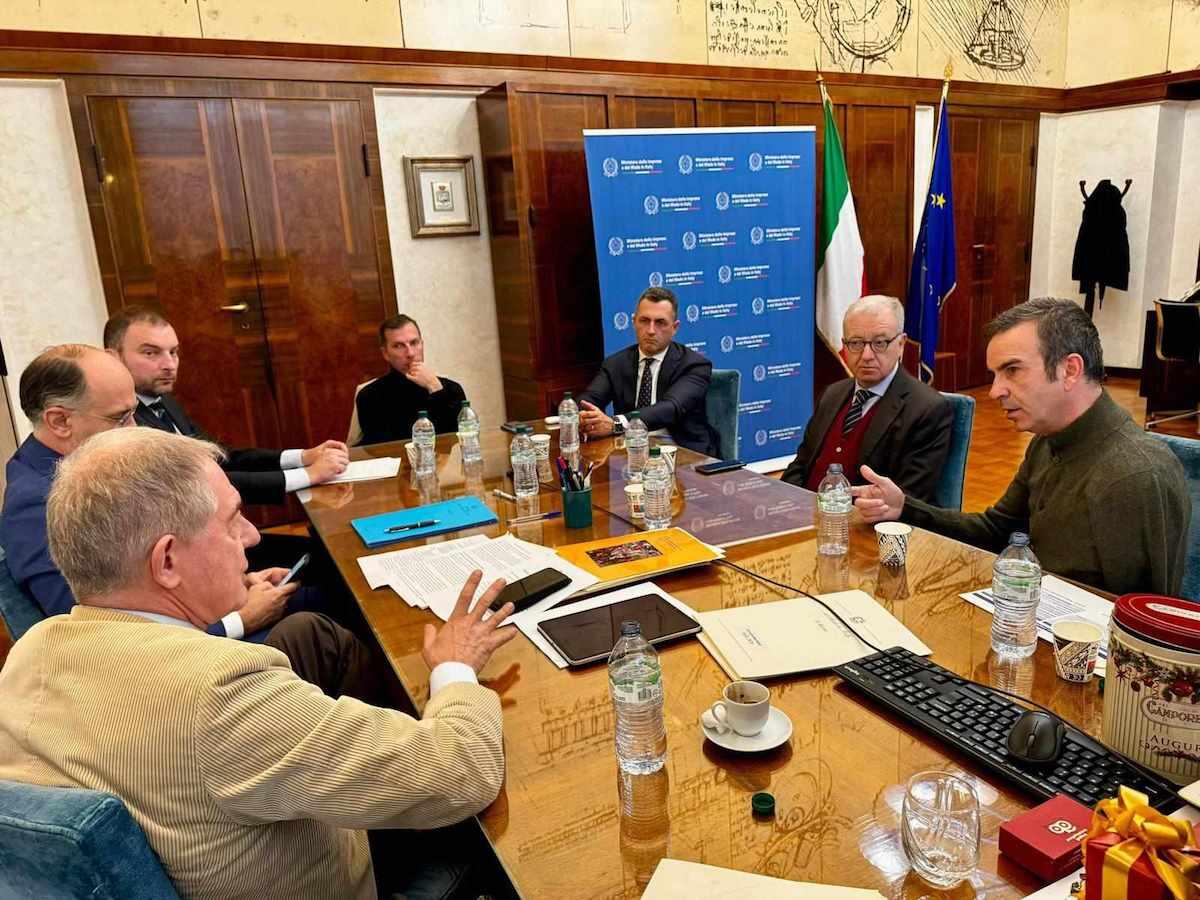 Abramo: Occhiuto incontra Urso-Mantovano-Labriola al MIMIT, altri 3 mesi di proroga e reskilling per i lavoratori - 