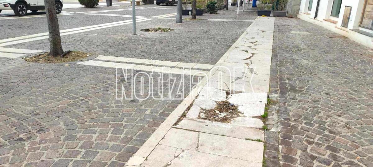 Nei quartieri di Crotone: danni sul lungomare, anche i new jersey alzano "bandiera bianca" - 