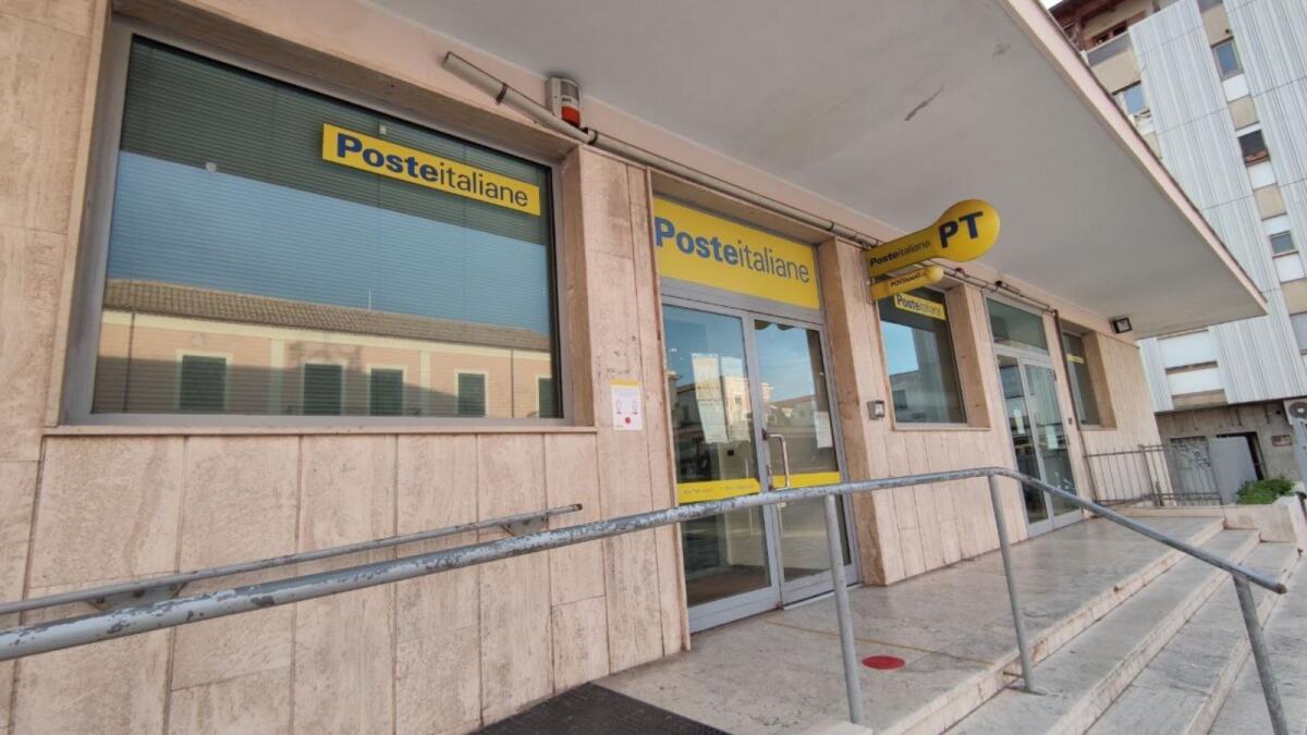 Crotone - Arrivano le pensioni del mese di febbraio - 