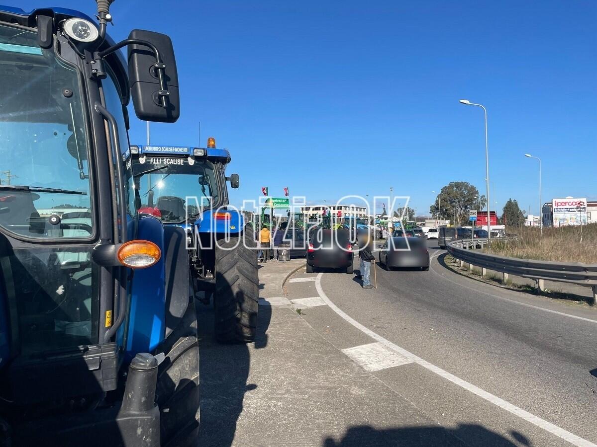 Crotone - Traffico ancora rallentato a Passovecchio - 