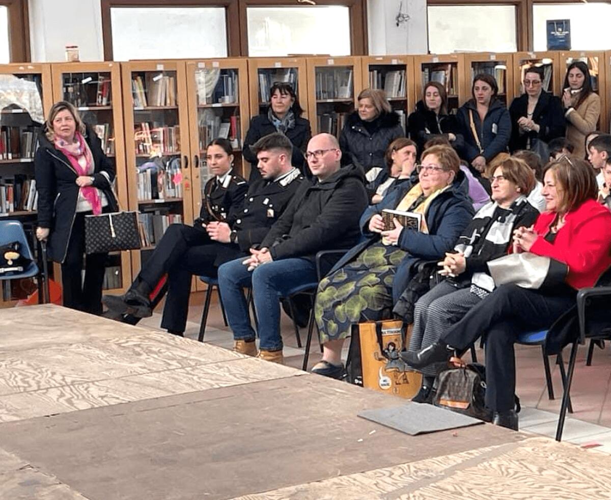 Petilia Policastro, i bambini raccontano la Shoah e dicono "No" a tutte le guerre - 