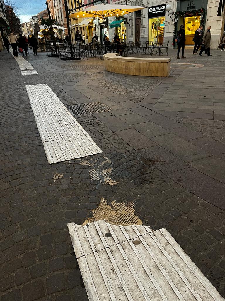 Stato degrado percorsi tattili