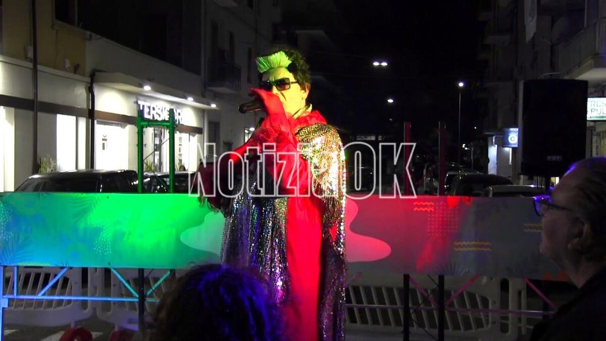 (VIDEO) Cristiano Malgioglio è tornato a Crotone con "Mi sono innamorato di tuo marito" - 