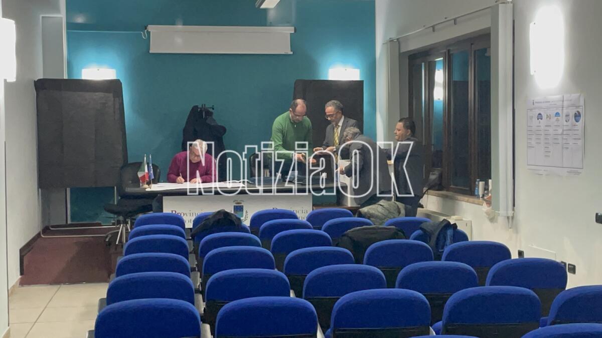 Crotone - Urne chiuse in provincia, record di votanti - 