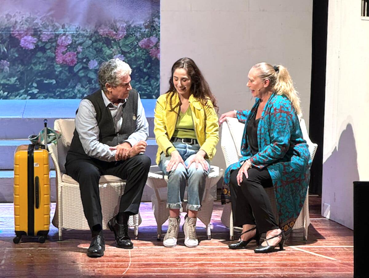 Cassano all'ionio, successo al teatro per l'opera "Il padre della sposa" - 