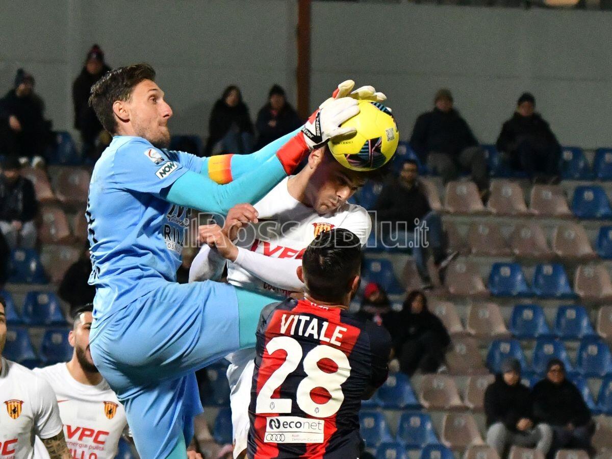 #CrotoneBenevento 0-0 | Finisce a reti bianche la partite tra le due grandi decadute: gli scatti della partita - 