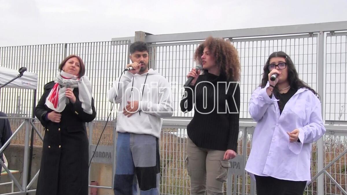 (VIDEO) "Liberi": il Liceo Artistico Pertini-Santoni canta l'accoglienza - 