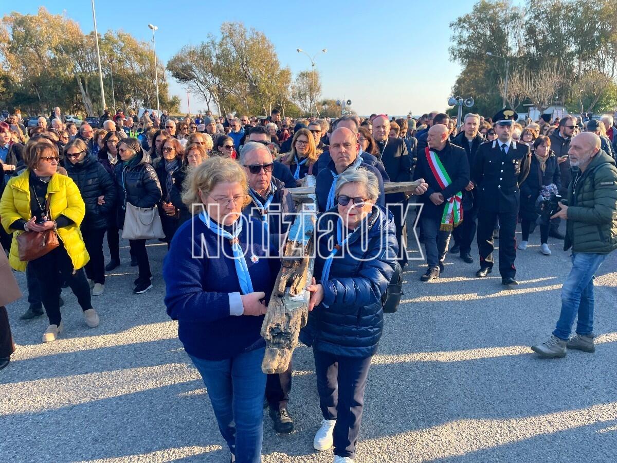 Via Crucis - A Steccato di Cutro si ritorna a pregare ad un anno dalla tragedia - 