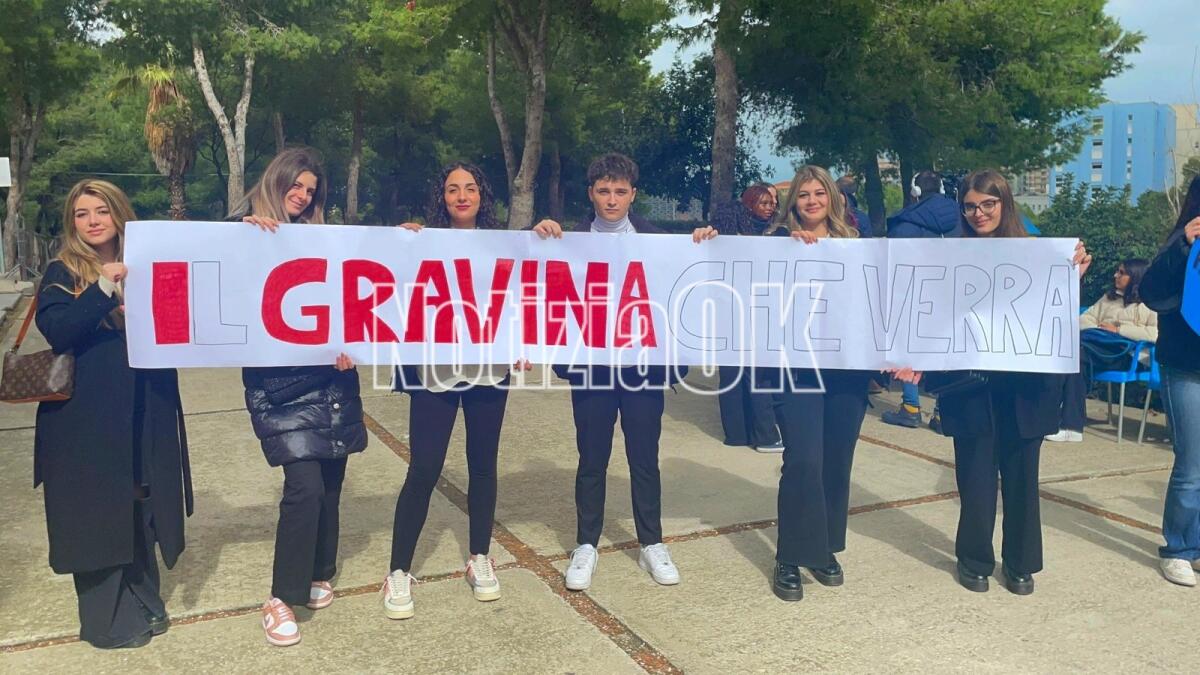 (VIDEO) Gli studenti del Gravina: "Mai più una scuola divisa in più plessi" - 