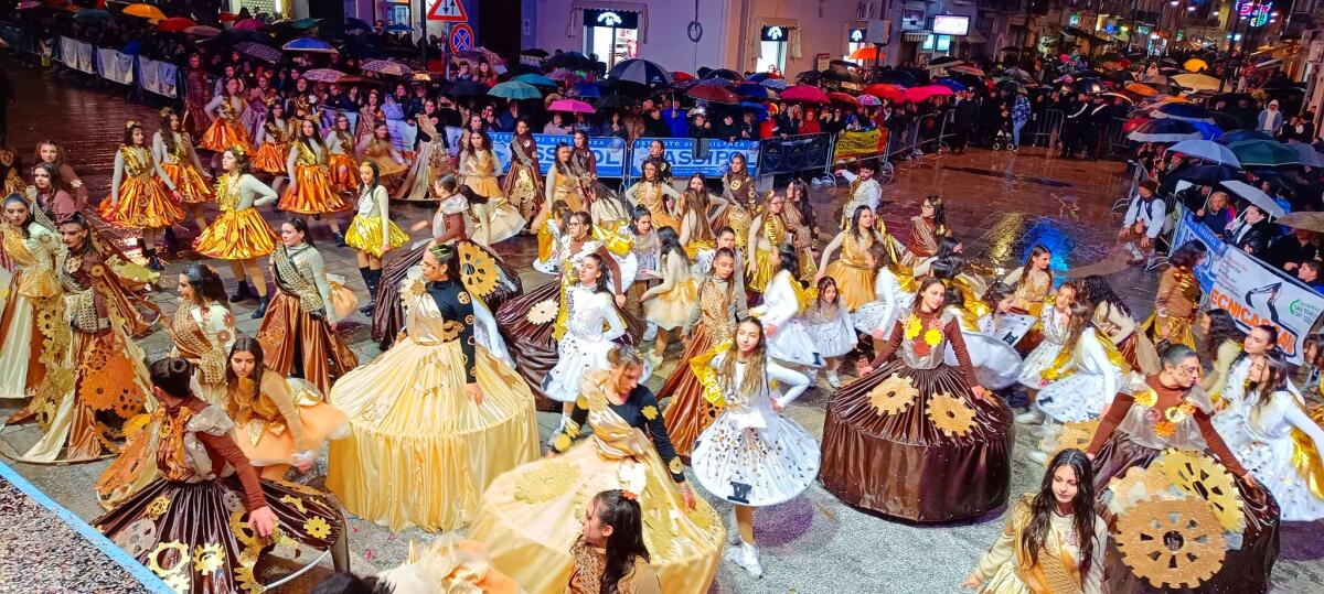 40 mila presenze alla prima sfilata di maschere e carri del Carnevale di Castrovillari - 