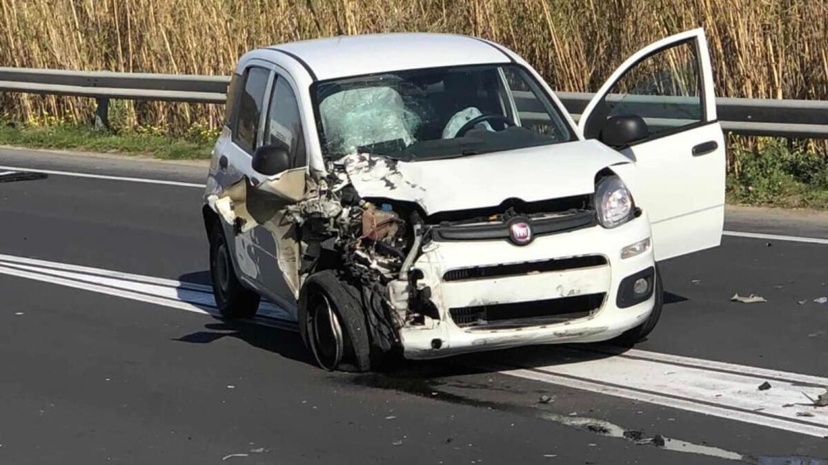 Incidente sulla Strada Statale 106: non si registrano vittime - Foto "Organizzazione basta vittime sulla SS 106"