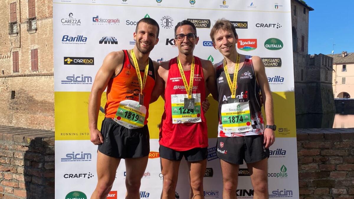 Atletica - Superba prova del runner crotonese Danilo Ruggiero - Danilo Ruggiero al centro