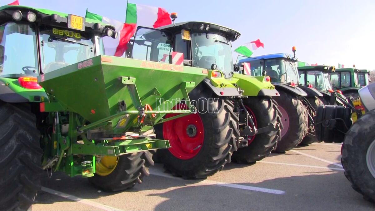 Gli agricoltori protesteranno a Roma: ieri più di 100 trattori a Castrovillari - 