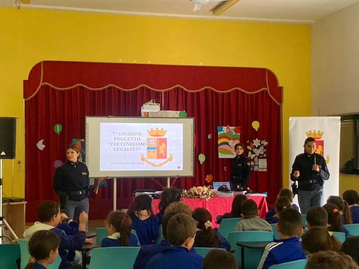 8 marzo - I ragazzi della Rosmini contro la violenza di genere - 