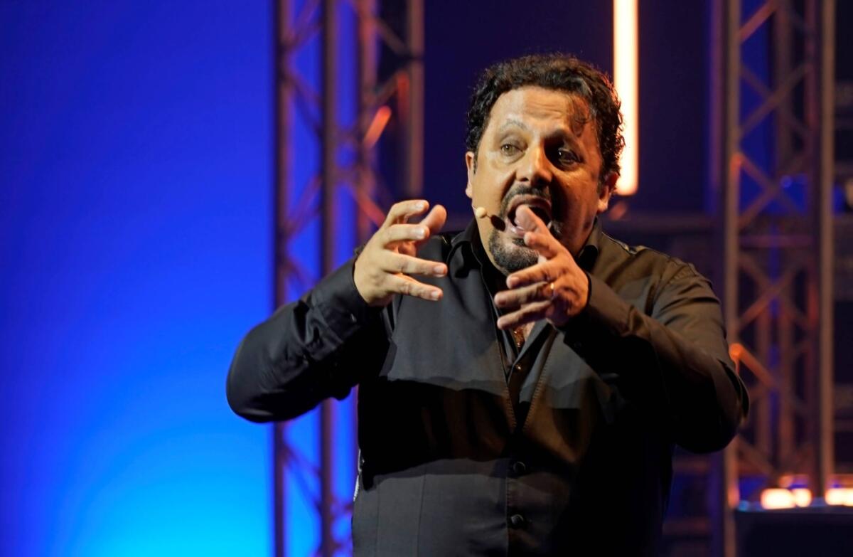 Tutto pronto per il megashow di Enrico Brignano, l'artista ritorna in Calabria - 