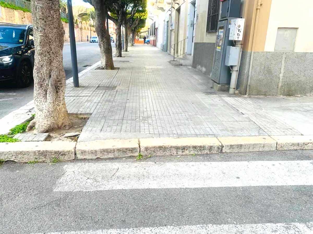 Nei quartieri di Crotone: in via Poggioreale barriere architettoniche "sconosciute" - 