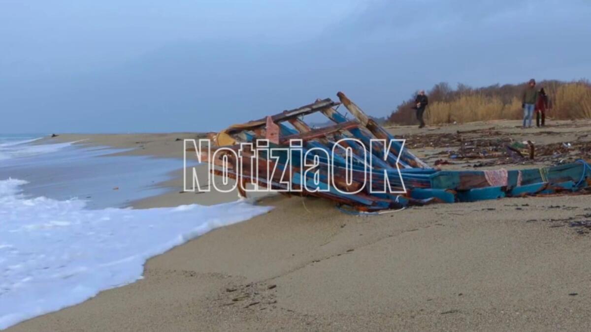 Steccato di Cutro, Azione Reggio Calabria: "Impegnarsi per un futuro senza tragedie simili" - I resti del Caicco Summer Love sulla Spiaggia di Steccato di Cutro, 26 febbraio 2023