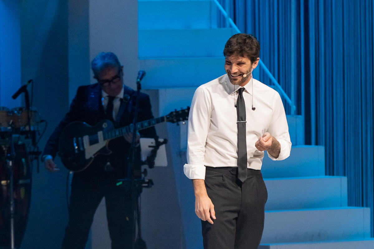 Cosenza - Verso il sold out per l'unica tappa calabrese dello show di Stefano De Martino - Stefano De Martino